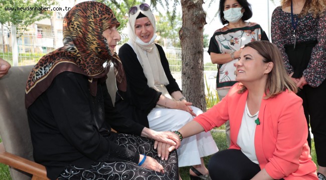 Alzheimer Yaşam Evi'nde  sıcacık bayramlaşma