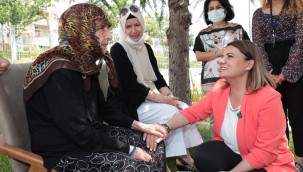 Alzheimer Yaşam Evi'nde  sıcacık bayramlaşma