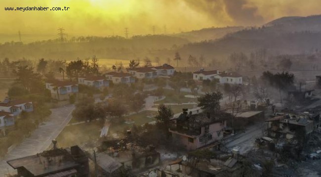 Antalya'nın Manavgat ilçesinde dün öğle saatlerinde başlayan yangın devam ediyor. Can kaybı 3'e yükseldi. 122 kişi yangından etkilenirken 58 kişinin de tedavisi sürüyor.