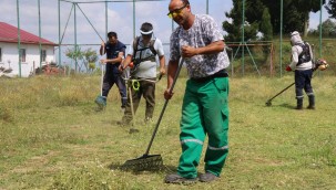 Bağlıca Roçkan Köyü'nde yabani otlar temizlendi