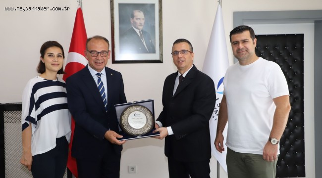 Başkan Akın'a Anlamlı Teşekkür Plaketi