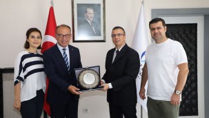 Başkan Akın'a Anlamlı Teşekkür Plaketi