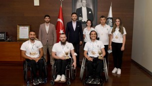 BAŞKAN AKPOLAT ENGELSİZ SANAT TOPLULUĞU SPORCULARI İLE BİR ARAYA GELDİ