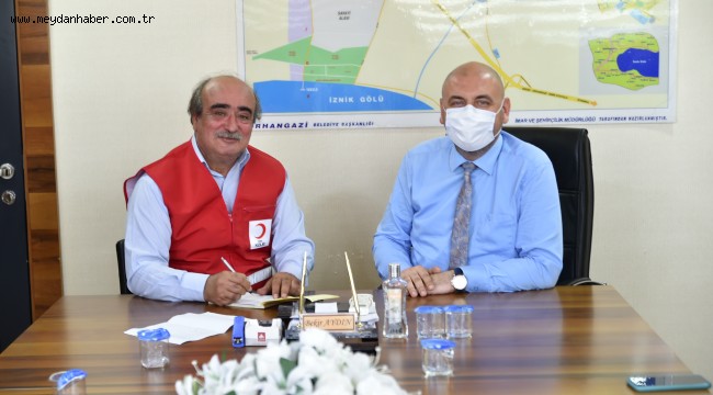 BAŞKAN AYDIN KIZILAY'A KURBAN BAĞIŞI YAPTI