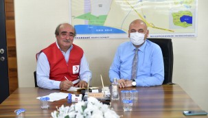 BAŞKAN AYDIN KIZILAY'A KURBAN BAĞIŞI YAPTI