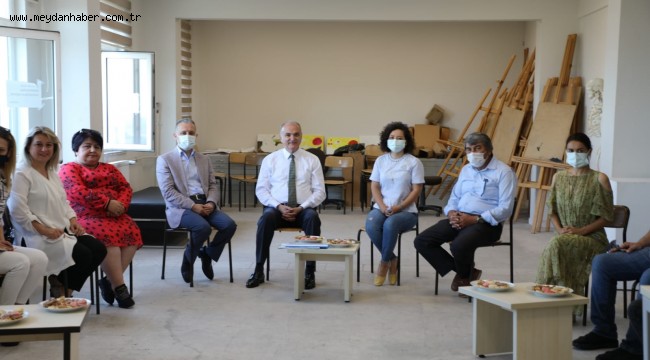 BAŞKAN ÖZLÜ'DEN, GÜZEL SANATLAR FAKÜLTESİNE ZİYARET ÖĞRETİM ÜYELERİ İLE BULUŞTU
