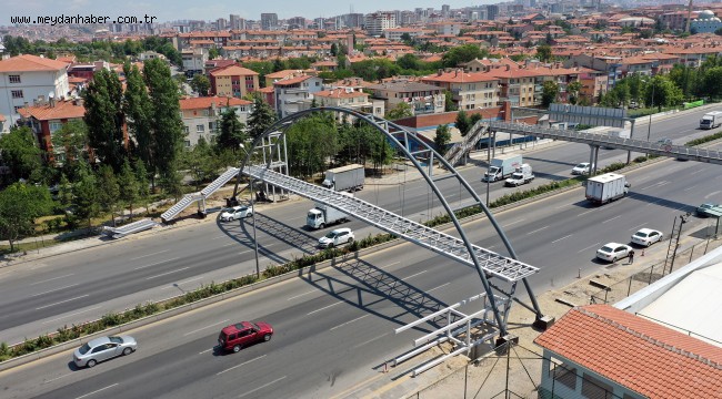 BAŞKENT'TE YAYA ÜST GEÇİT YAPIMI HIZLANDI