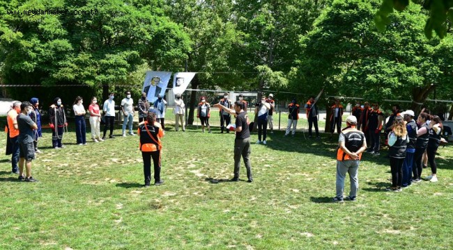 BEŞİKTAŞ'TA GÖNÜLLÜLERE ARAMA KURTARMA VE YANGIN EĞİTİMİ VERİLDİ