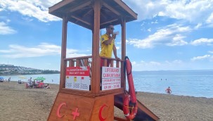 BURHANİYE SAHİLLERİNDE CANKURTARANLAR GÖREVE BAŞLADI