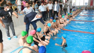 Büyükşehir'den ücretsiz yüzme kursu