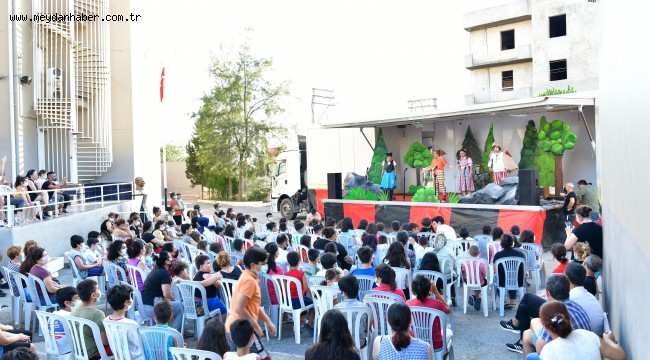 Çiğli Belediyesi Tiyatro Tırı Yola Çıktı Çiğli Mahallelerinde Çocuk Tiyatrosu Sahneleniyor