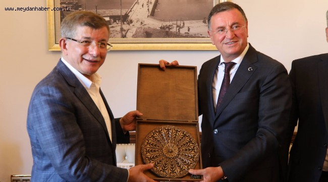 GELECEK PARTİSİ GENEL BAŞKANI AHMET DAVUTOĞLU LÜTFÜ SAVAŞ'I ZİYARET ETTİ