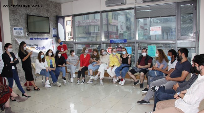 Gençler, Speaking Cafe'de eğlenirken öğrendiler