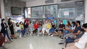 Gençler, Speaking Cafe'de eğlenirken öğrendiler