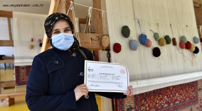 Halıcılık Kursiyerleri Sertifikalarına Kavuştu