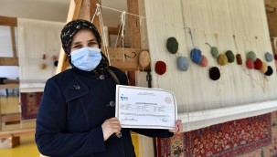 Halıcılık Kursiyerleri Sertifikalarına Kavuştu