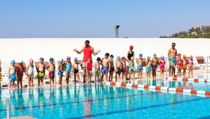 HAYDİ ÇOCUKLAR HAVUZA! BAYRAKLI'DA YÜZME BİLMEYEN ÇOCUK KALMAYACAK