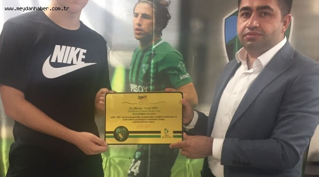 Hürriyet'ten son şampiyonlara bayraklı sürpriz