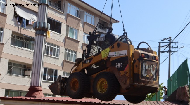 İzmit Belediyesi Serdar Köşem Camii'ne  cenaze namazı kılma alanı yapıyor