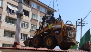 İzmit Belediyesi Serdar Köşem Camii'ne  cenaze namazı kılma alanı yapıyor