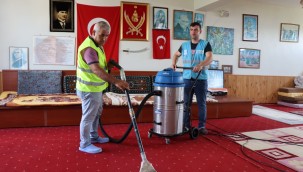 İzmit'te ibadethaneler bayrama hazırlanıyor