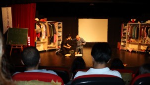 İzmit Tiyatro Günleri 'Komedya' ile başladı