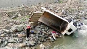 Kaza sonrası derede kaybolan 15 bin dolar aranıyor