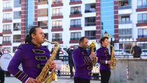 KENT ORKESTRASI YOLA ÇIKIYOR