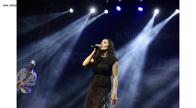 KÜÇÜKÇEKMECE'DE ZEYNEP BAKŞİ KARATAĞ'TAN MÜZİK ZİYAFETİ