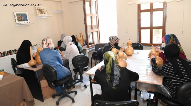 MUŞ BELEDİYESİ BİLGİEVLERİYLE KADINLAR SANATLA BULUŞUYOR