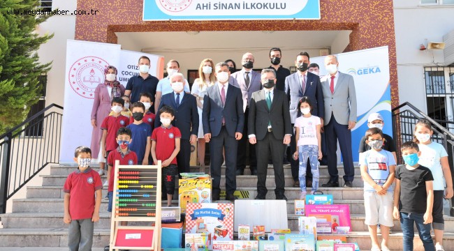 Otizmli Çocuklara Umut Olalım Projesi Meteryal Dağıtımı