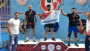 PAMUKKALE BELEDİYESPORLU HALTERCİ MEHMET AVCIL TÜRKİYE REKORU KIRDI