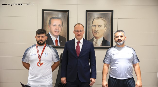 PAMUKKALE BELEDİYESPORLU REKORTMEN HALTERCİYE MİLLİ DAVET