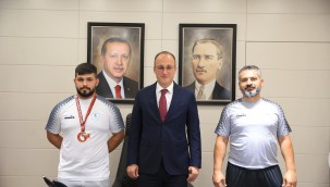 PAMUKKALE BELEDİYESPORLU REKORTMEN HALTERCİYE MİLLİ DAVET