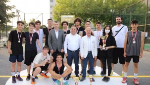 ŞAMPİYONLAR KUPALARINI BAŞKAN AYDINER'DEN ALDI