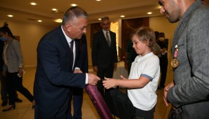 ŞEHIT AILELERI VE GAZILER ONURUNA YEMEK VERILDI