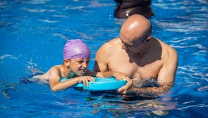 Soyer: Çocuklarımızı yüzme sporuyla da, havuzla da, denizle de buluşturacağız