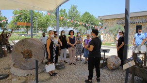 TOHUMLUK VAKFI'NDAN EFES TARLASI YAŞAM KÖYÜ ZİYARETİ