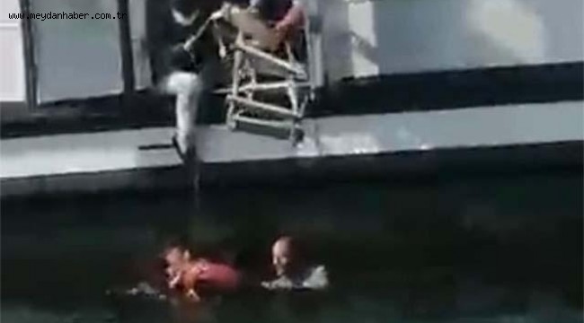 Üsküdar'da vapurdan düşen kadını vatandaşlar kurtardı