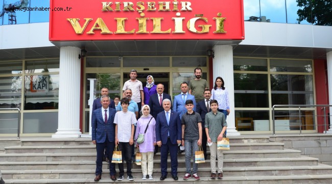 Valimiz LGS'de Dereceye Giren Öğrencileri Ödüllendird