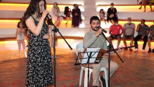 Yahya Kaptan Amfi Tiyatro türkü şöleniyle açıldı