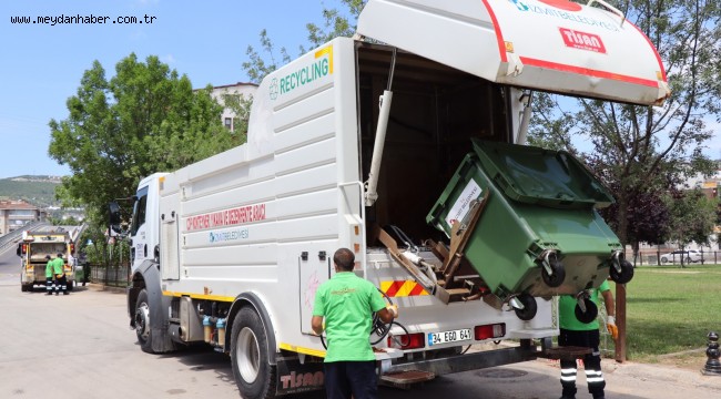 Yeni yıkama aracıyla İzmit'te çöp konteynerleri de pırıl pırıl olacak