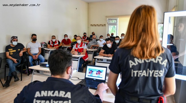 ANKARA İTFAİYESİ'NDEN GÖNÜLLÜ MOTOSİKLETLİLERE YANGIN EĞİTİMİ