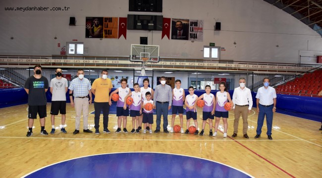 BAŞKAN ÇELİK YAZ KURSLARINDA ÖĞRENCİLERLE BULUŞTU