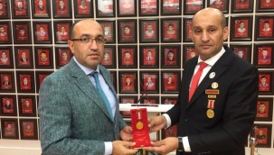 BAŞKAN ÇÖL'DEN İSMAİL KUMARTAŞLI'YA HAYIRLI OLSUN ZİYARETİ