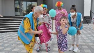 Başkan Soner Çetin çocukları sevindirdi