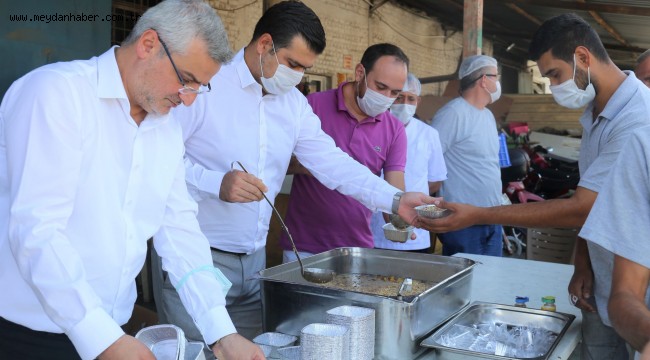 Başkan Yardımcılarından Belediye Personeline Aşure İkramı
