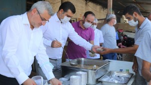 Başkan Yardımcılarından Belediye Personeline Aşure İkramı