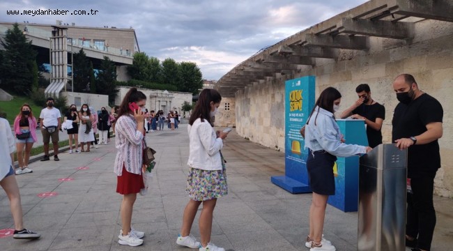 BOŞ KALAN KOLTUK GENÇ İSTANBULLUNUN