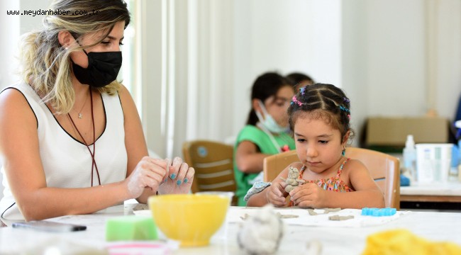 Çocuklar kendilerini keşfediyor